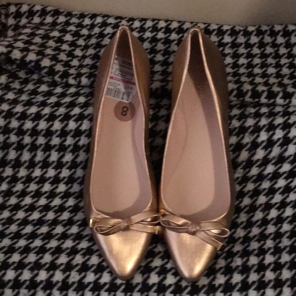 Gold shoe